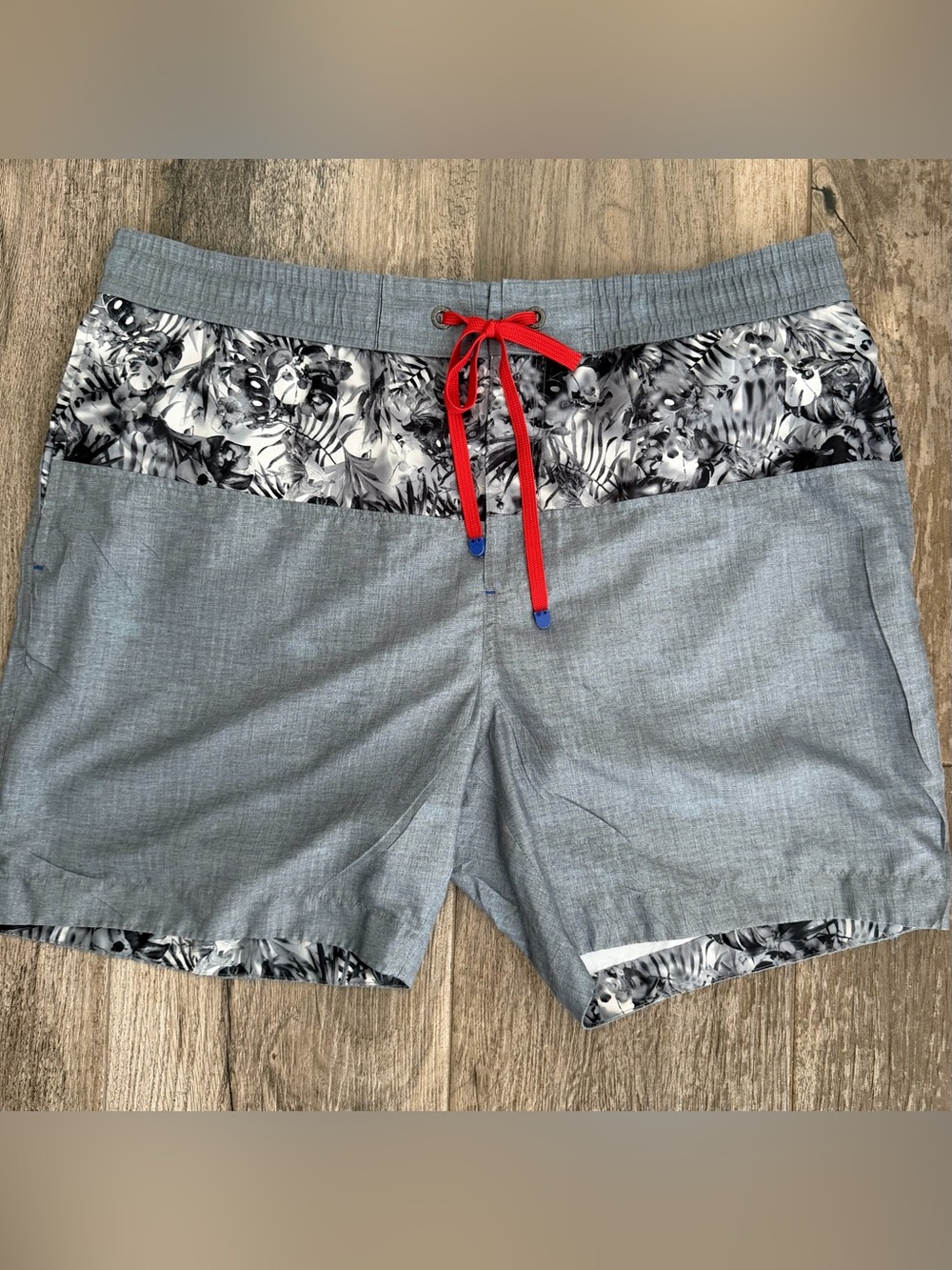 Gray Men's Swim Trunks with Black & Gray Sz 42 Floral Band and Red Drawstring